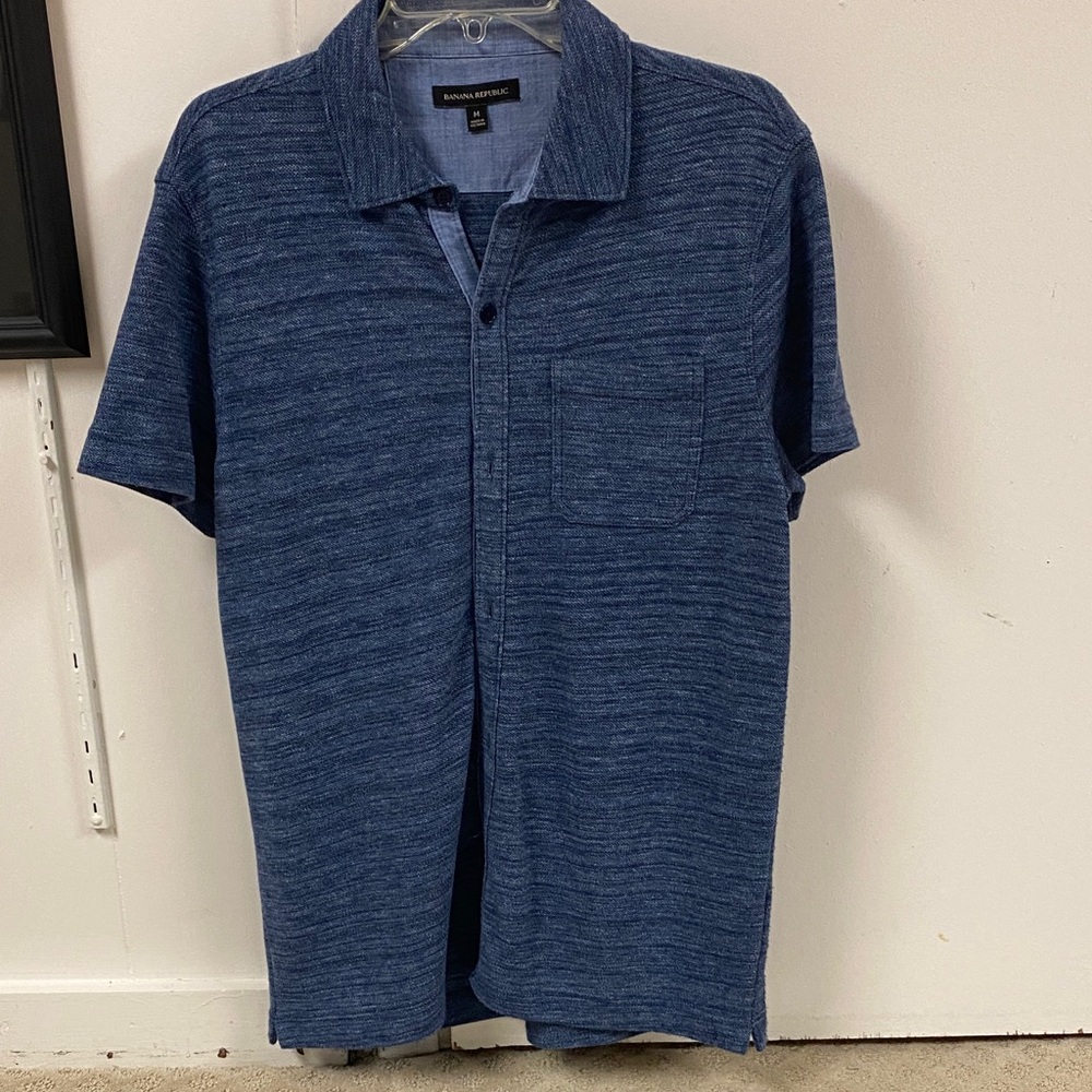 Banana Republic Men's Casual Navy/denim trim Button Down Shirt. soft material.